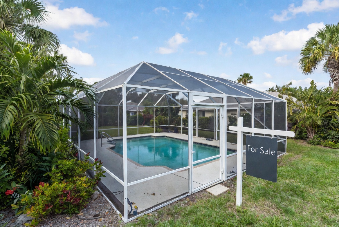 Do Pool Cages Increase Home Value? What Florida Homeowners Need to Know Before They Sell — Screening DunRite