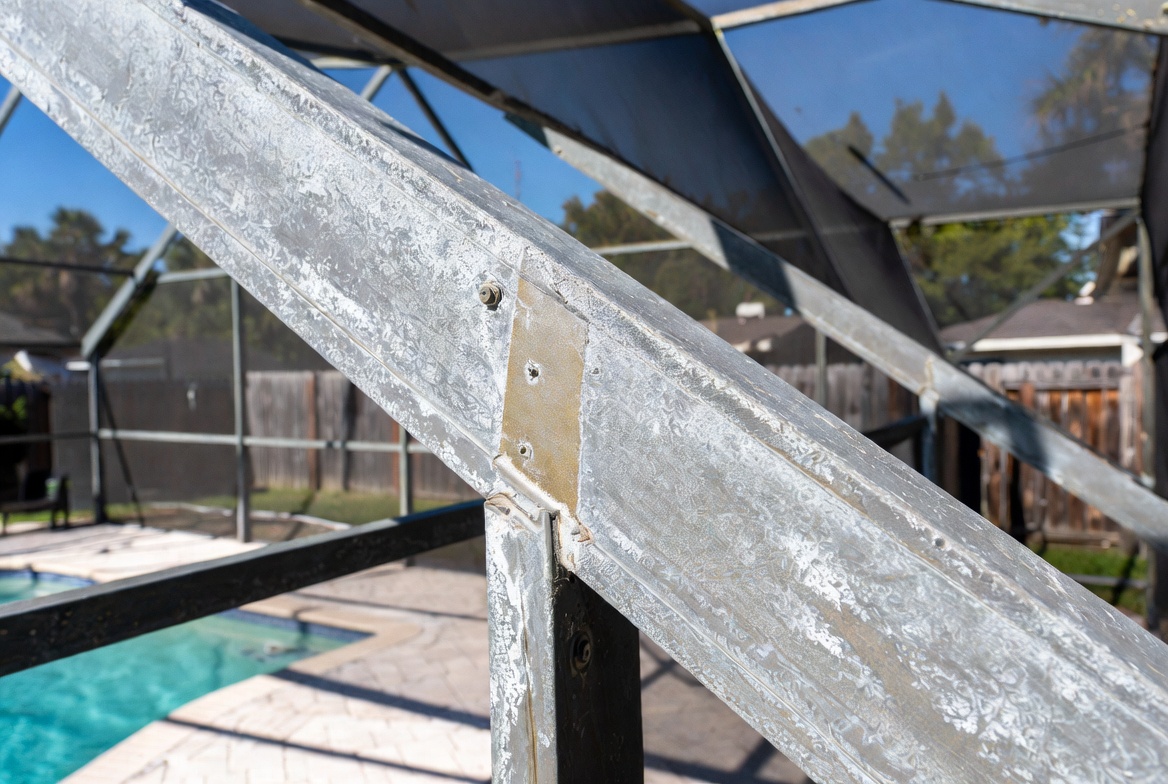 Why Your Pool Cage Looks Chalky and White: The Truth About Oxidation in Florida — Screening DunRite